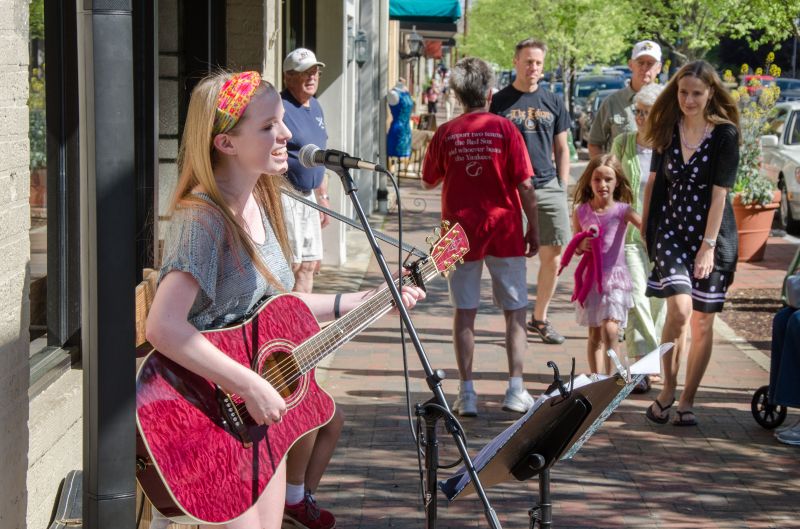 město, veřejný prostor, ulice, silnice, rekreace, hudebník