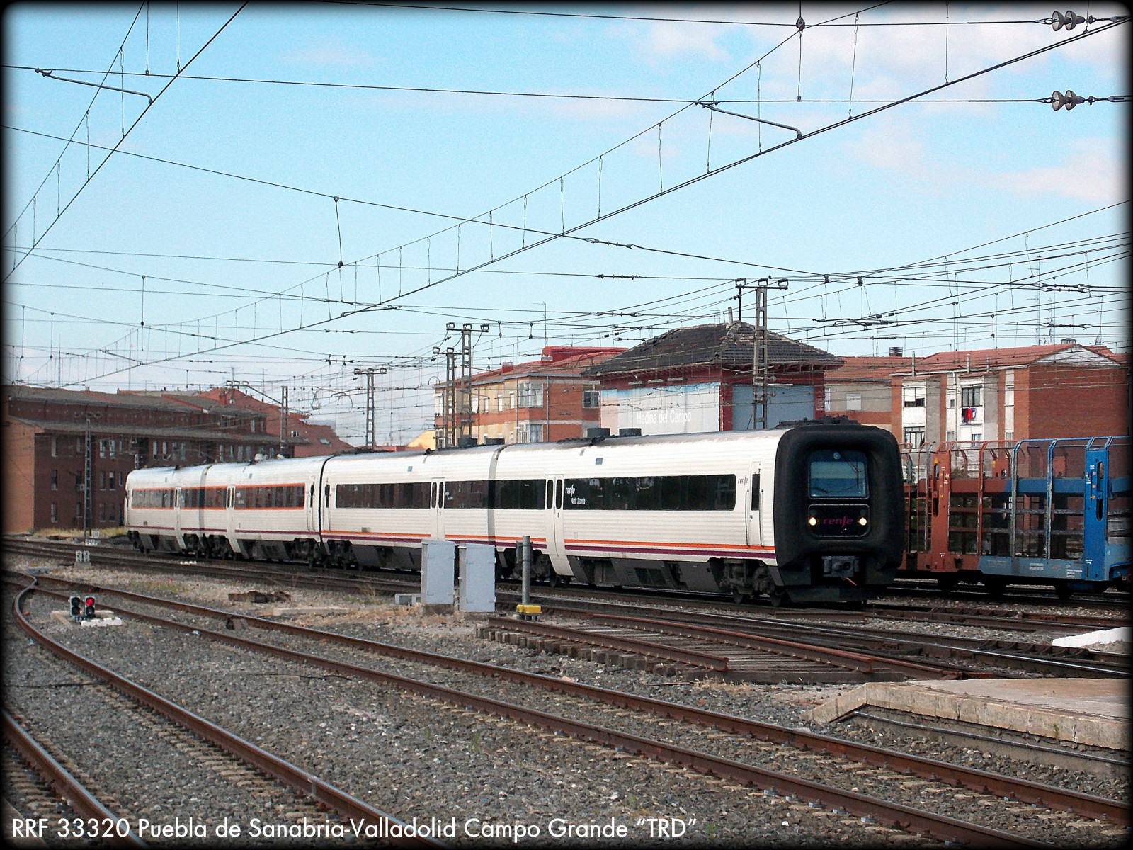 cielo, veicolo, treno, stazione ferroviaria, trasporto, locomotiva, Campo, elettricità, TRD, Transito rapido, de, traccia, Grande, media, valladolid, area metropolitana, Zona residenziale, modalità di trasporto, trasporto pubblico, trasporto ferroviario, materiale rotabile, autovettura, vagone, ferrovia ad alta velocità, fornitura elettrica, renfe, distancia, Operadora, Puebla, sanabria, locomotiva elettrica, 594