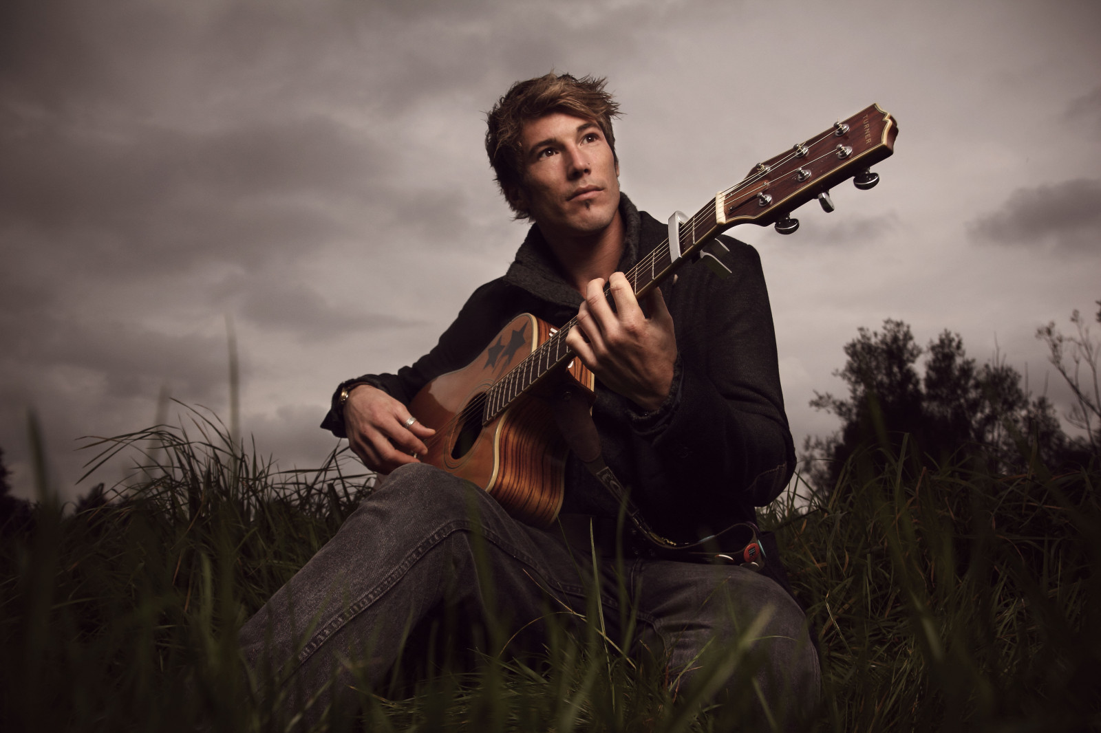 Wallpaper : guitar, field, singer, musician, Canon, Person, guitarist ...