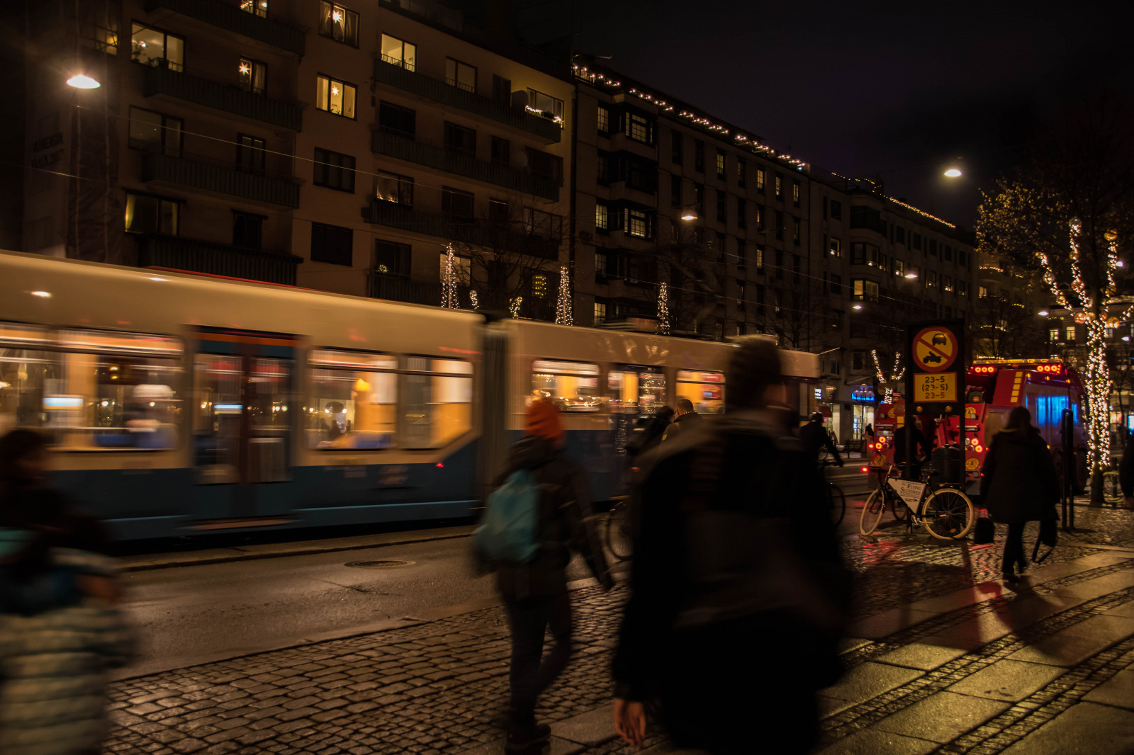 město, ulice, panoráma města, noc, silnice, večer, Vánoce, Švédsko, doprava, Soumrak, Sverige, pěší, centrum, venkovní, cityview, prosinec, se, skymmning, Street View, Göteborg, g teborg, V strag talandsl n, Kungsportsavenyn, dav, urban area, veřejná doprava