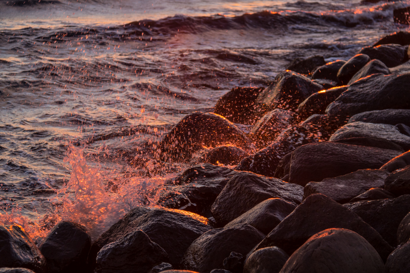 luz de sol, puesta de sol, mar, agua, rock, naturaleza, apuntalar, amanecer, noche, Mañana, costa, lava, oscuridad, amanecer, Oceano, chapoteo, ola, Solnedg ng, Hav, material, Smygehuk, Fenómeno geológico, Onda de viento