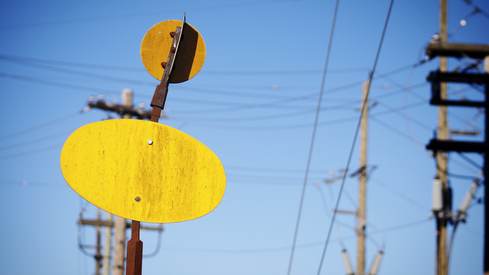 město, železnice, modrý, nebe, městský, oranžový, Kanada, detail, čáry, žlutý, Vancouver, před naším letopočtem, Napájení, bokeh, Britská Kolumbie, kolejnice, Průhledná, hydro, stožáry, 169, signál, Viněta, fragment, zd, 50mmmacro20, 50mmmacrof20, panasonicdmwma1, olympusem5