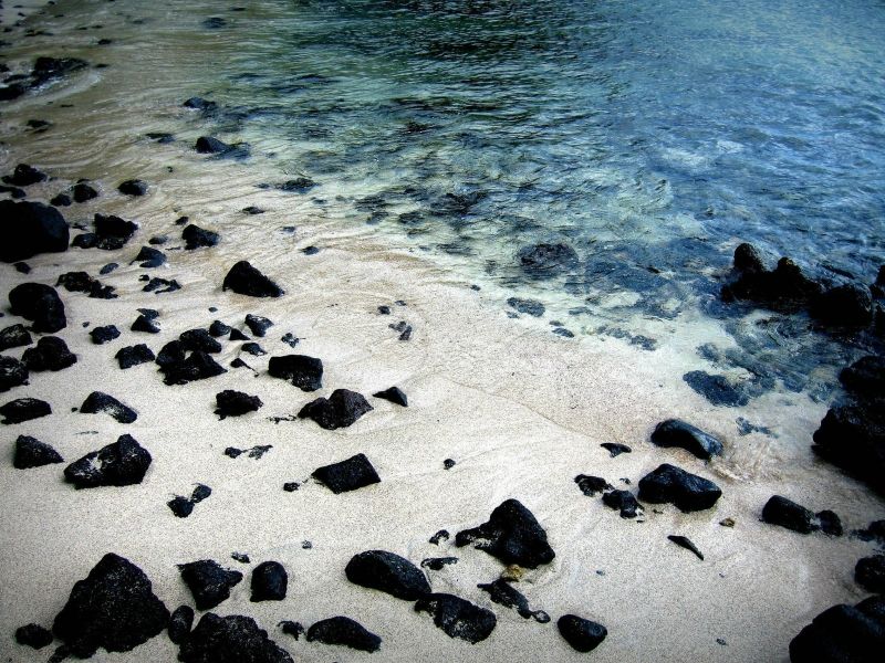 batu,terlindung,air,pasir,hitam