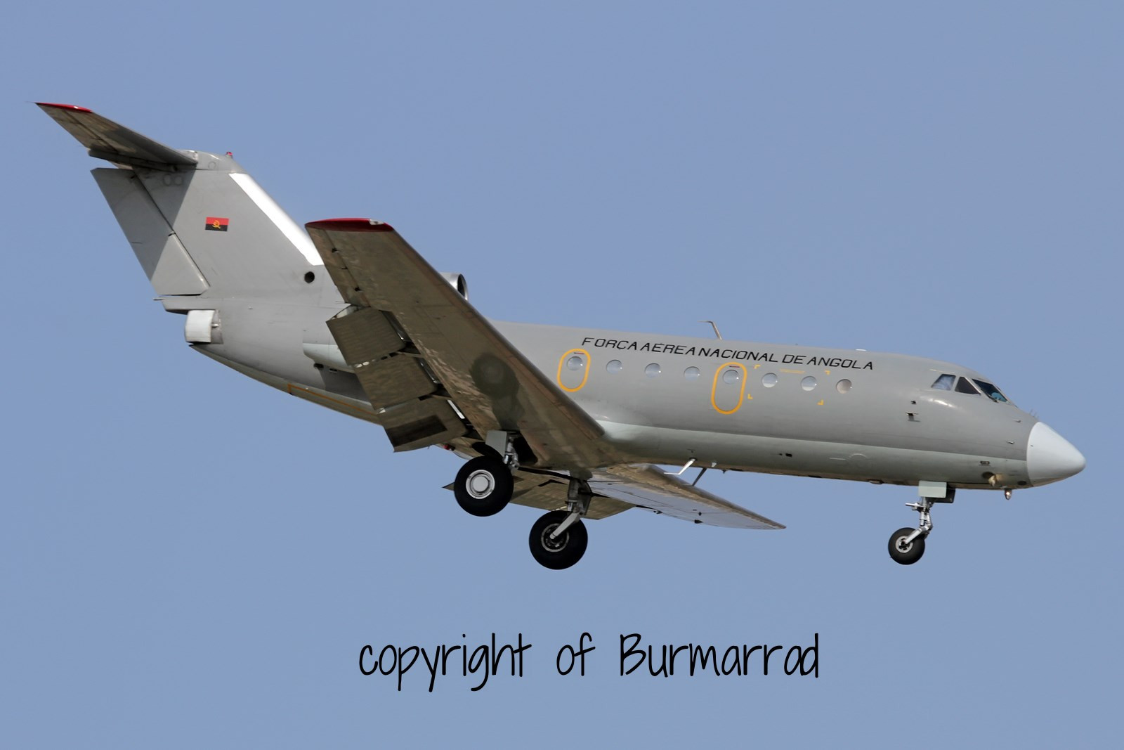 vozidlo, letoun, letadlo, vojenská letadla, vzduch, platnost, letectvo, Let, Vzlétnout, Angola, letectví, cn, letecká linka, Atmosféra Země, letecký motor, dopravní letoun linkový, proudová letadla, úzké tělo letadla, lehká letadla, business jet, vojenský transportní letoun, Registrace, Jakovlev, LMML, T450, yak40k, 08102014, 9820558, bombardier challenger 600