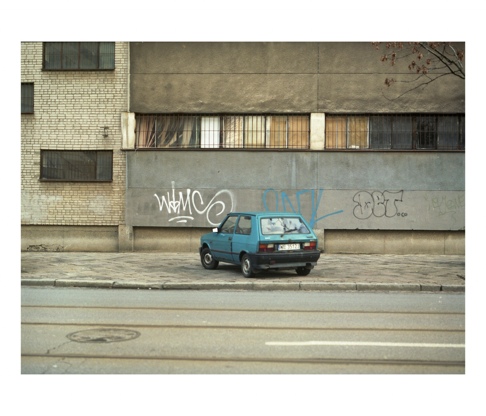 výkres, ulice, auto, městský, dřevo, Warsaw, značka, negativní, Yugo, patro, podlaha, dno, film, reklamní, FUJICOLOR, představení, podlaha, 645, mediumformat, bronicaetrsi, superia400xtra, epsonv500, zenzanon7528pe