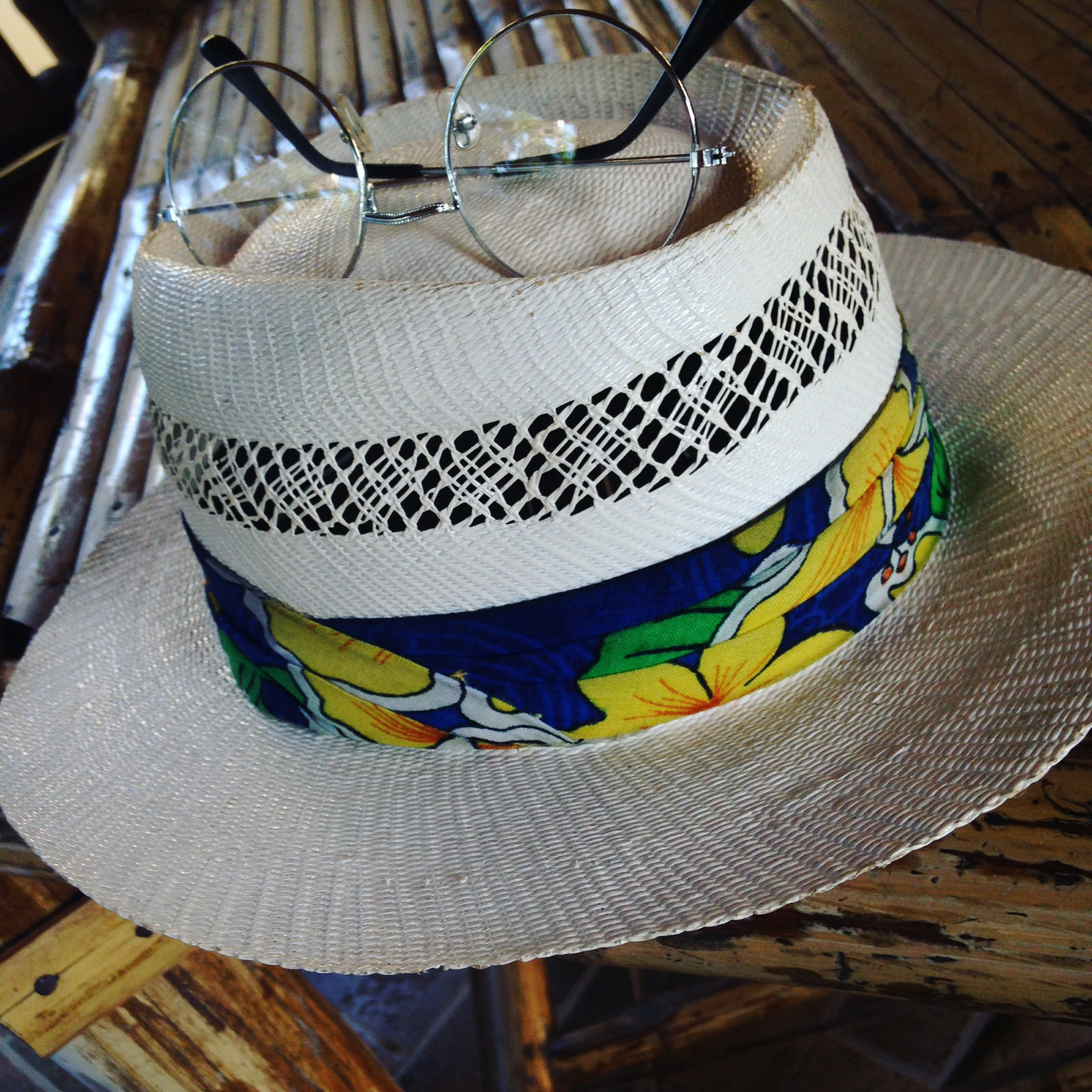 Wallpaper : hat, glasses 2448x2448 - PppyChrs - 1604841 - HD Wallpapers