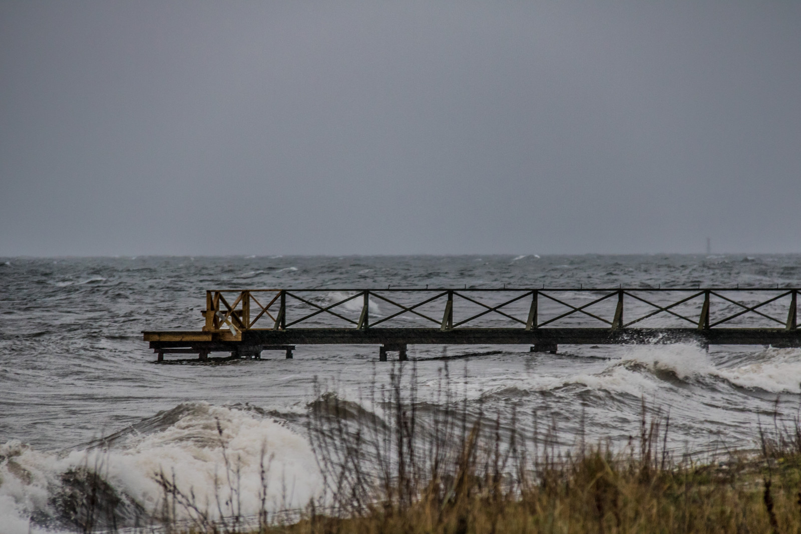 moře, záliv, voda, pobřeží, odraz, sníh, zima, vozidlo, ráno, pobřeží, most, řeka, molo, bouřlivý, počasí, oceán, kaluž, vlna, vatten, hav, v derkvarn, smygehamn, kust, stormigt, exif modelu canoneos760d, geocountry, Kamera aby kánon, geocity, Model fotoaparátu canoneos760d, geostate, geolocation, EXIF čočka efs18200mmf3556is, EXIF otvor 56, exif aby kánon, exif isospeed 1600, exif focallength 175mm, VAG, atmosférický jev