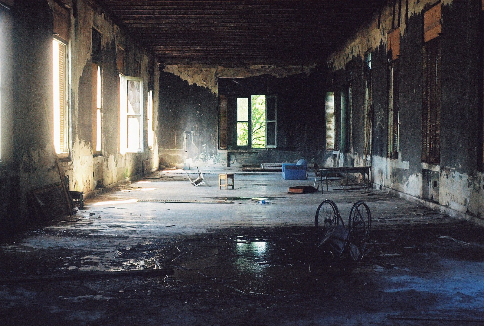 sollys, vindue, uhyggelig, rædsel, bygning, ruin, fotografering, død, korn, liv, 35MM, ruiner, Terror, vida, beliggenhed, film, mørke, placere, Fotografia, kørestol, abandonado, ruinas, krybe, Muerte, asilo, assylum, Vision udendørs 0912, Vision himmel 0537, Vision bil 0635