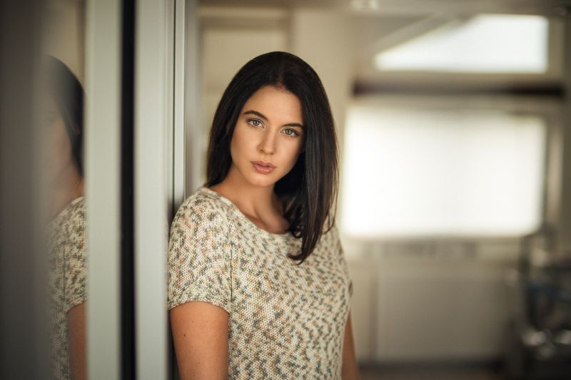 ผู้หญิง, โมเดล, การถ่ายภาพ, แนวตั้ง, กำลังมองหาผู้ชม, การสะท้อน