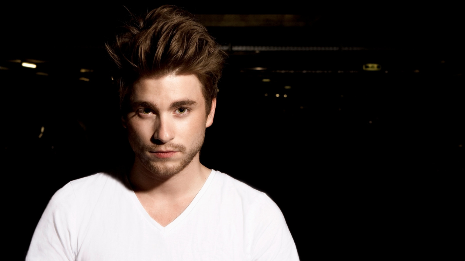 Baschi, muž, střih, světlo, dívej se