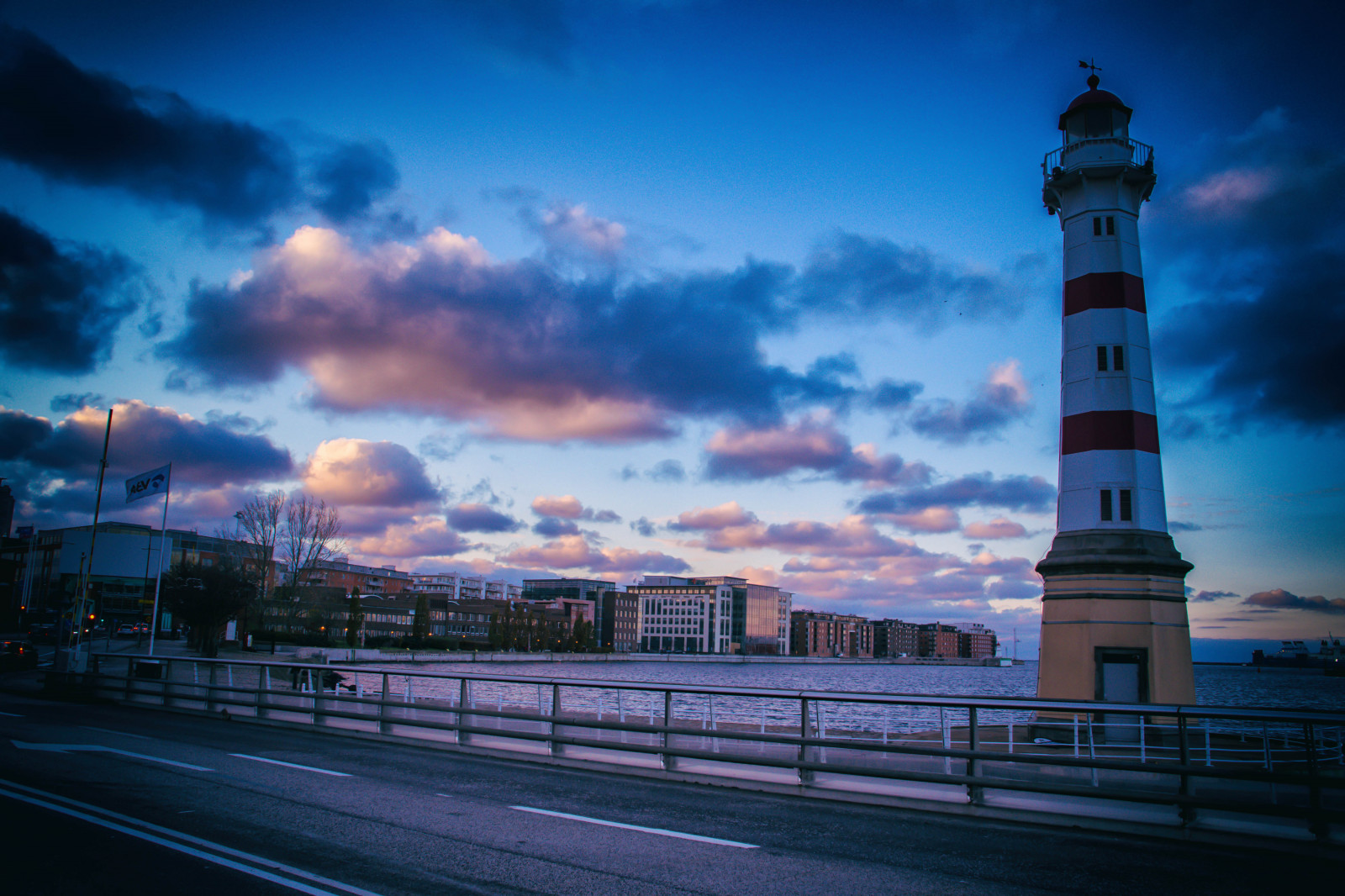 พระอาทิตย์ตก, ทะเล, เมือง, cityscape, กลางคืน, สถาปัตยกรรม, ธรรมชาติ, การสะท้อน, ท้องฟ้า, พระอาทิตย์ขึ้น, เส้นขอบฟ้า, ตอนเย็น, เช้า, หอคอย, ประภาคาร, ขอบฟ้า, สวีเดน, พลบค่ำ, Sverige, Malm, เบา, เมฆ, รุ่งอรุณ, กลางแจ้ง, cityview, sk nel n, se, himmel, ไม่สบายใจ, ลินคอล์น, สถานที่สำคัญ