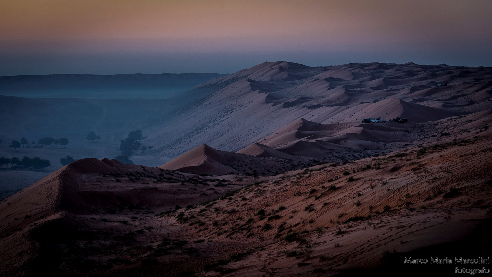 Omán, denní světlo, Nikon, NIKKOR, D810, Páni, písek, soumrak, západ slunce, měkký, romantický, barvitý, barva, starý, marcomariamarcolini, digitální, zlatý, růžový, růže, nebe, cielo, Tramonto, sabbia, colore, Imbrunire, svítání, krajina, Červené, nachový, duny, duna, alba, Džíp, ráno, mlha