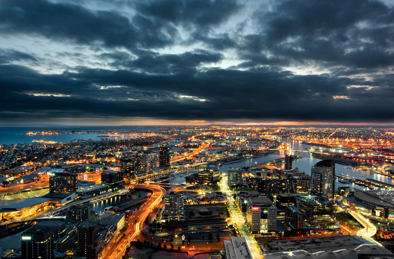 solnedgang, himmel, mennesker, biler, linjer, arkitektur, nat, skyer, bygninger, landskab, aften, høj, Tusmørke, bybilledet, skyskrabere, flad, PENTAX, Kviksølv, kurver, tårne, strukturer, Australien, Melbourne, Victoria, citylights, motorveje, virkelighed, CBD, veje, natrium, arterier, Rialto, motorveje, fluro, observationdeck, K10D, tollways, sigma1224f35, secondhighestbuildinginmelbourne