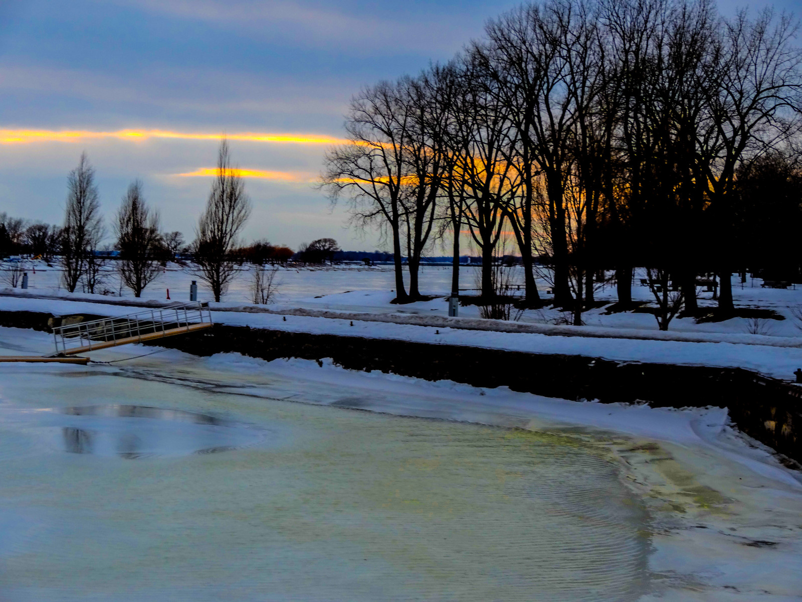 modrý, stromy, zima, západ slunce, odraz, led, voda, krajina, Soleil, eau, Montreal, hiver, badatel, coucher, bleu, prozkoumat, arbres, Lachine, paysage, reflets, coucherdesoleil, kandovaný, waterscape, Bleus, zrcadlení, Canallachine, explorez