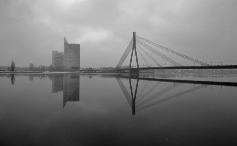 mokastet,odraz,odrazy,Most,riga,čierna a biela