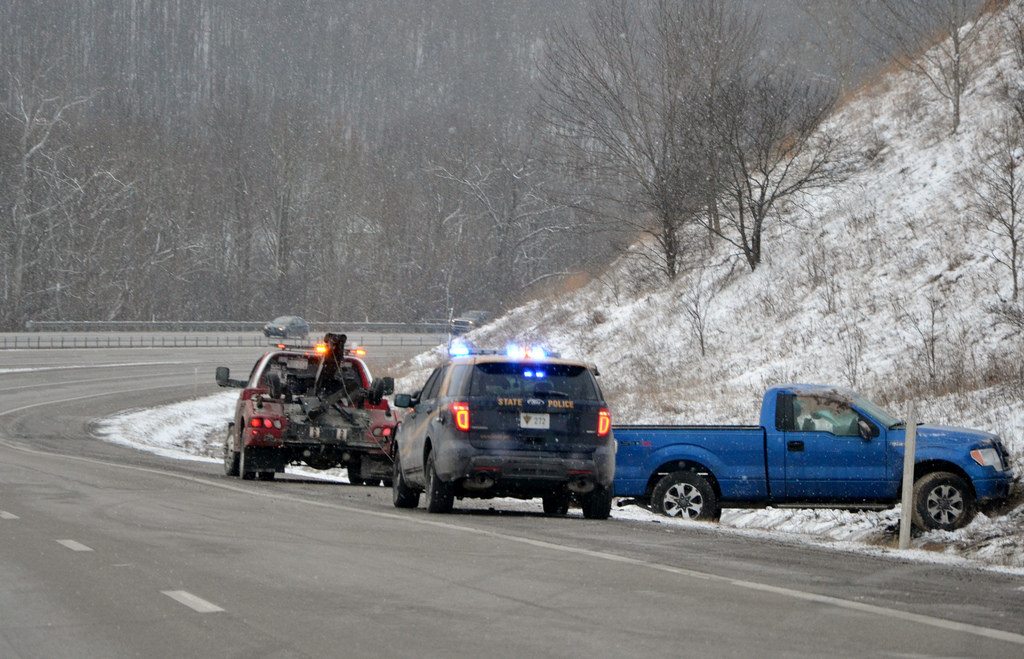 hrabství, tankista, západ, Brod, stanice, 1, Virginie, Stát, nehoda, badatel, policie, užitečnost, vojáci, wv, západní Virginie, vozidlo, zákon, motor, pondělí, mezistátní, vynucení, rozdělit, vrak, SUV, kasárny, Morgantown, důstojník, AWD, oddíl, Mva, statetrooper, Wva, statepolice, I68, oddělení, I79, Monongalia, Moncounty, Voják1, Wvsp, Wvstatepolice, Wvstatetrooper