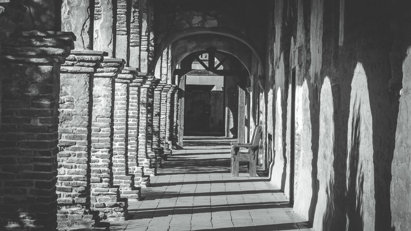 bílý, Černá, černobílý, okno, ulice, architektura, stěna, chodba, symetrie, Dům, sloupec, Kalifornie, oblouk, alej, fotografie, tma, obraz, Černý a bílý, monochromatické fotografování, dávná historie