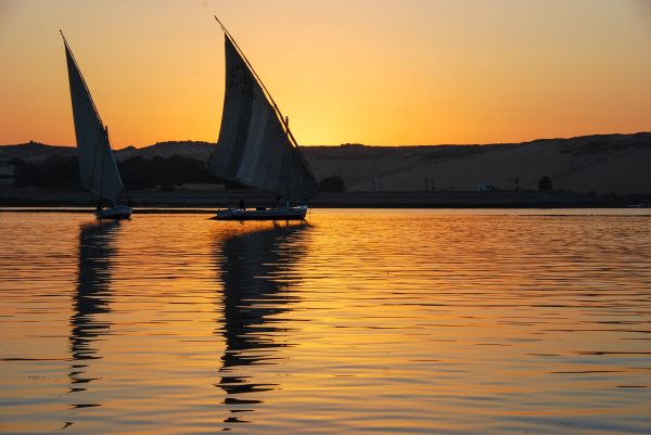 water,sky,boat,watercraft,vehicle,boats and boating equipment and supplies