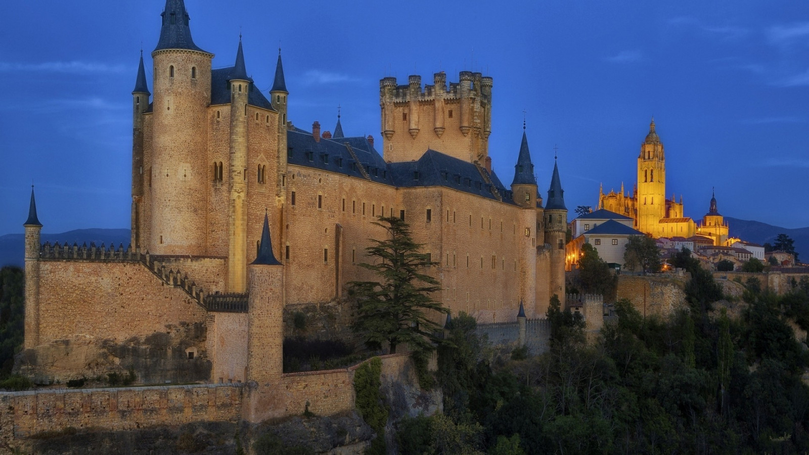 alberi, paesaggio, luci, architettura, natura, costruzione, nuvole, sera, castello, Torre, cittadina, Chiesa, Cattedrale, monastero, chateau, punto di riferimento, 1920x1080 px, sito storico, luogo di culto