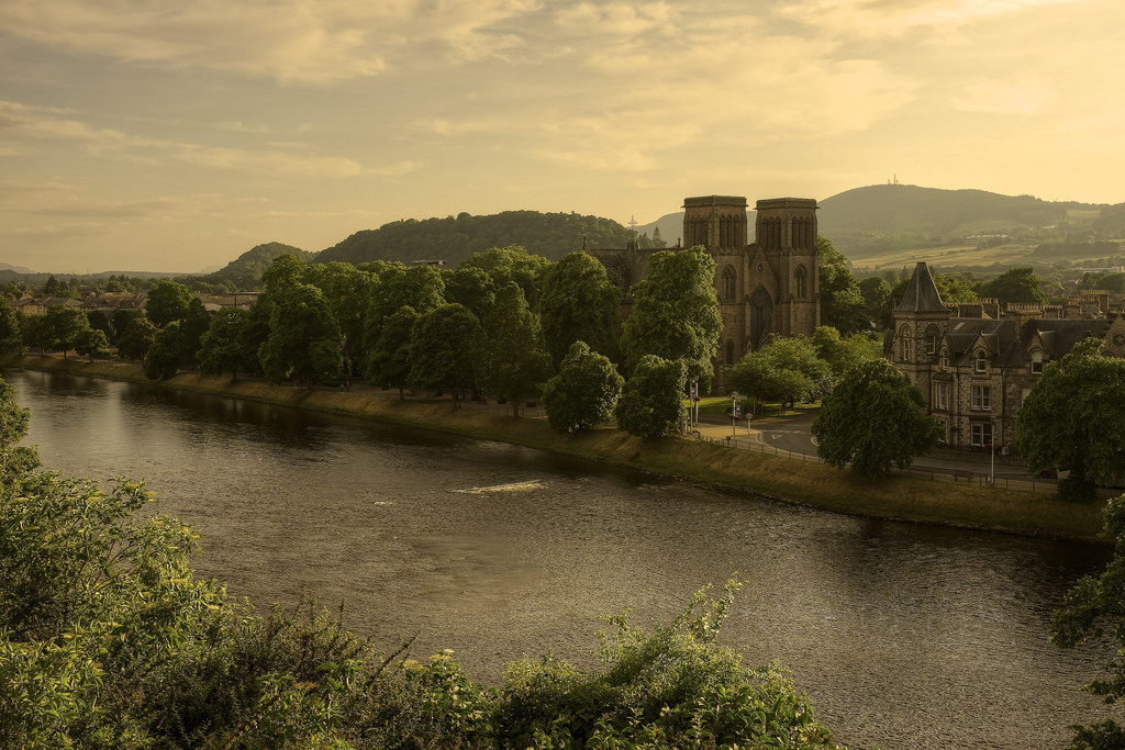 ulice, starý, město, greatbritain, stromy, domy, západ slunce, nebe, Dům, strom, zelená, voda, mraky, budovy, odrazy, řeka, krajina, zlatý, večer, abend, Skotsko, wasser, sonnenuntergang, Pohled, katedrála, zakalený, alt, strasse, Sony, kopec, Kathedrale, nebe, mraky, haus, nikdo, Insel, Stadt, alfa, Aussicht, Fluss, Landschaft, prostý, ostrůvek, kopcovitý, baum, Inverness, schottland, Sicht, waterreflections, místo uctívání, riverness, spiegelungen, Ebene, Gotteshaus, Standrewscathedral, noperson, GRU n, uživatel ha, ba UME, la nder, HU gel, manuelmartin, BEWO LKT, hu gelig, a99v, Flussness