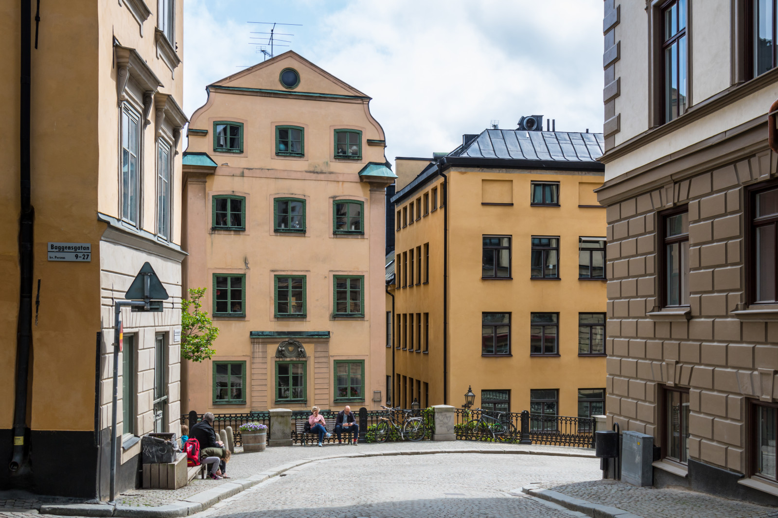 Stadt, Straße, die Architektur, Gebäude, Straße, Haus, Stadt, Stockholm, Immobilien, Innenstadt, Angrifffoto, Gamlastan, alte Stadt, Wohnung, Eigentumswohnung, Fassade, Stadtgebiet, menschliche Siedlung, Gegend, Wohngebiet, Turmblock, Eigentum