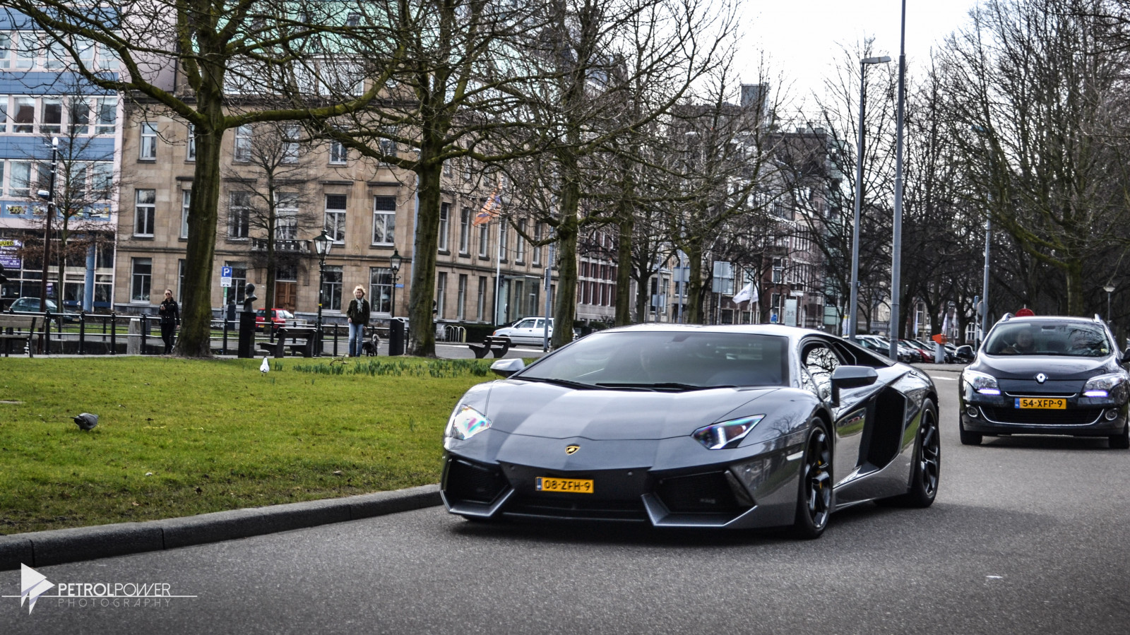 svart, stad, gata, bil, fordon, väg, fotografi, Lamborghini, Lamborghini Aventador, Lamborghini Gallardo, sportbil, asfalt, Rotterdam, prestanda bil, parkering, Sedan, växt, hjul, fälg, superbil, nederland, Nederländerna, carspotting, sportbil, Aventador, carphotography, exoticcar, lp7004, landfordon, bildesign, fordons exteriör, lyx fordon, kompakt bil, motorfordon, verkställande bil, stadsbil, strålkastare, exclusivecar, petrolpower, automotive wheel system