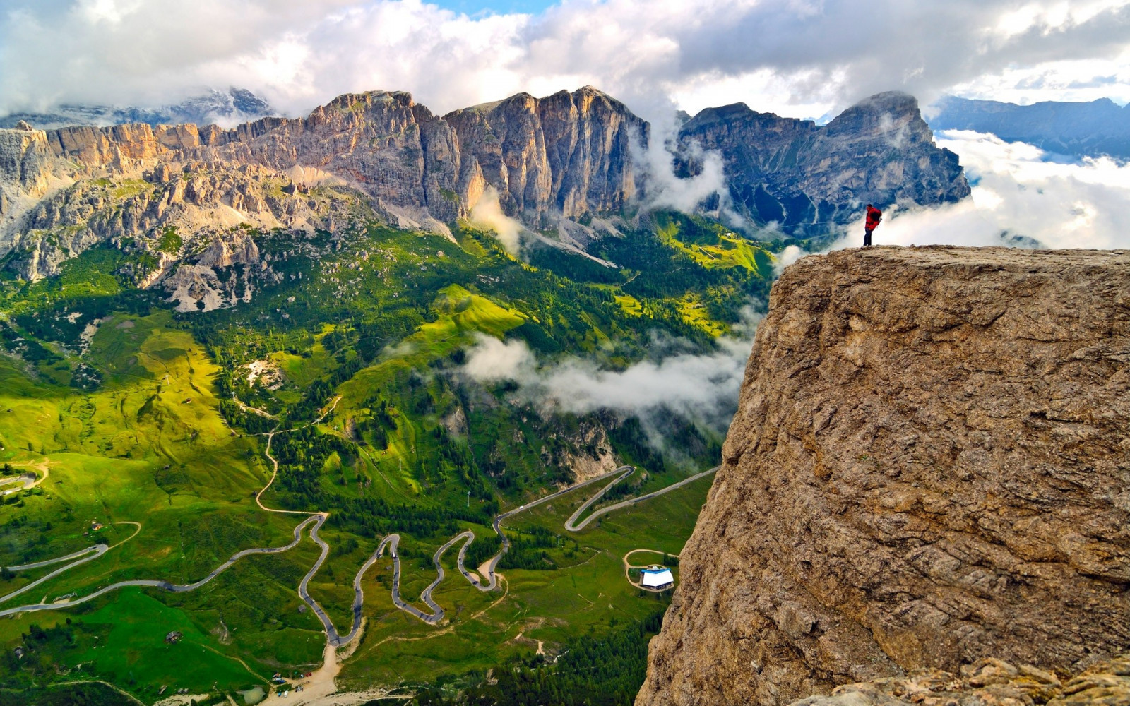 maisema, vuoret, Italia, mäki, luonto, tie, pilviä, vihreä, rantakallio, kansallispuisto, vuono, laakso, mountain pass, erämaa, Alpit, ylätasanko, harjanne, maasto, vuori, geologia, vuoristoinen landforms, landform, maantieteellistä kohdetta, ilmakuvia, geologinen ilmiö, vuorijono