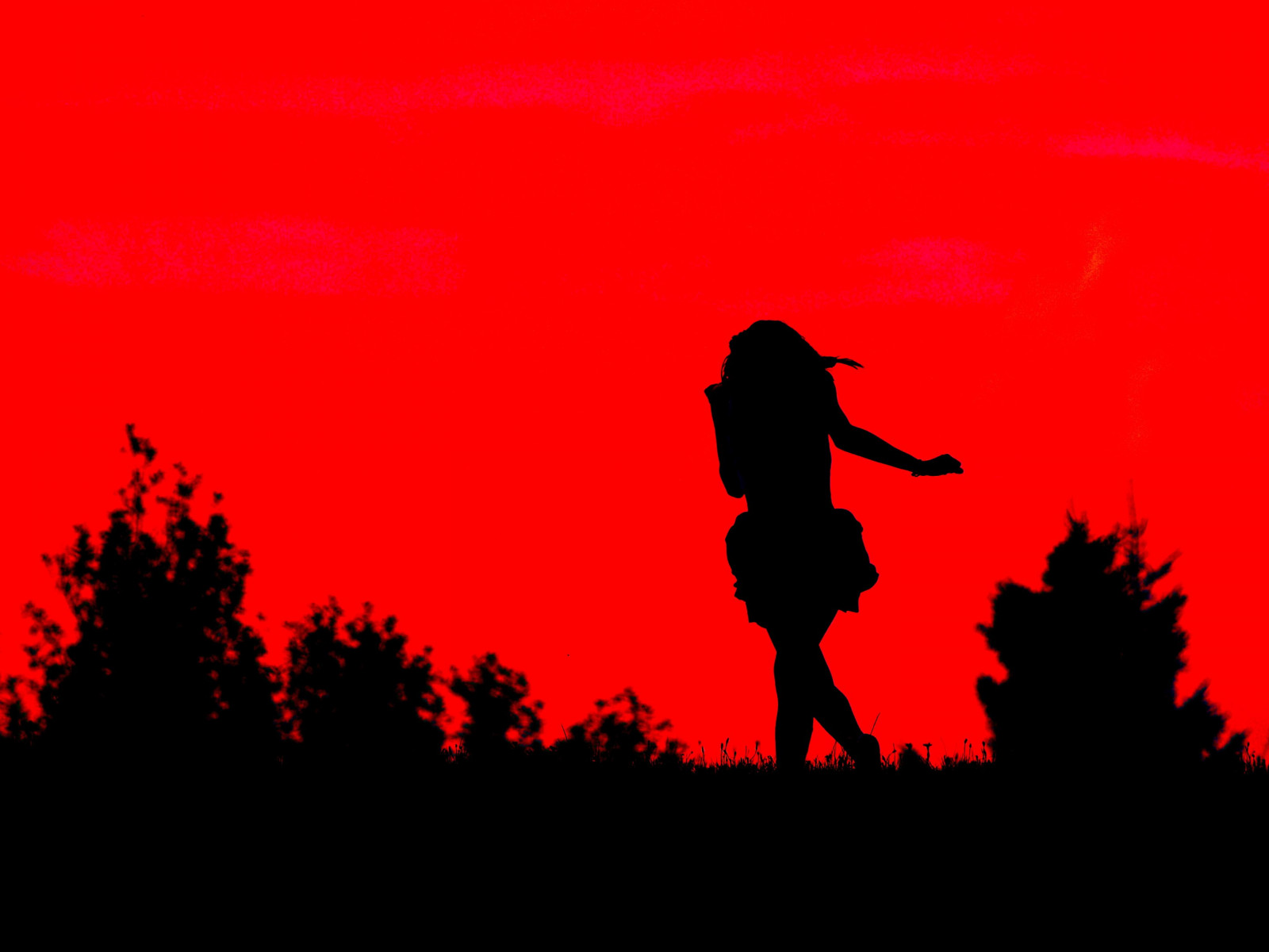 mennesker, pige, silhuet, kjole, emotion, frygt, løb, nederdel, aktivitet, køn, undslippe, againstthelight, redblack, twocolors, tryingtoescape, scariness