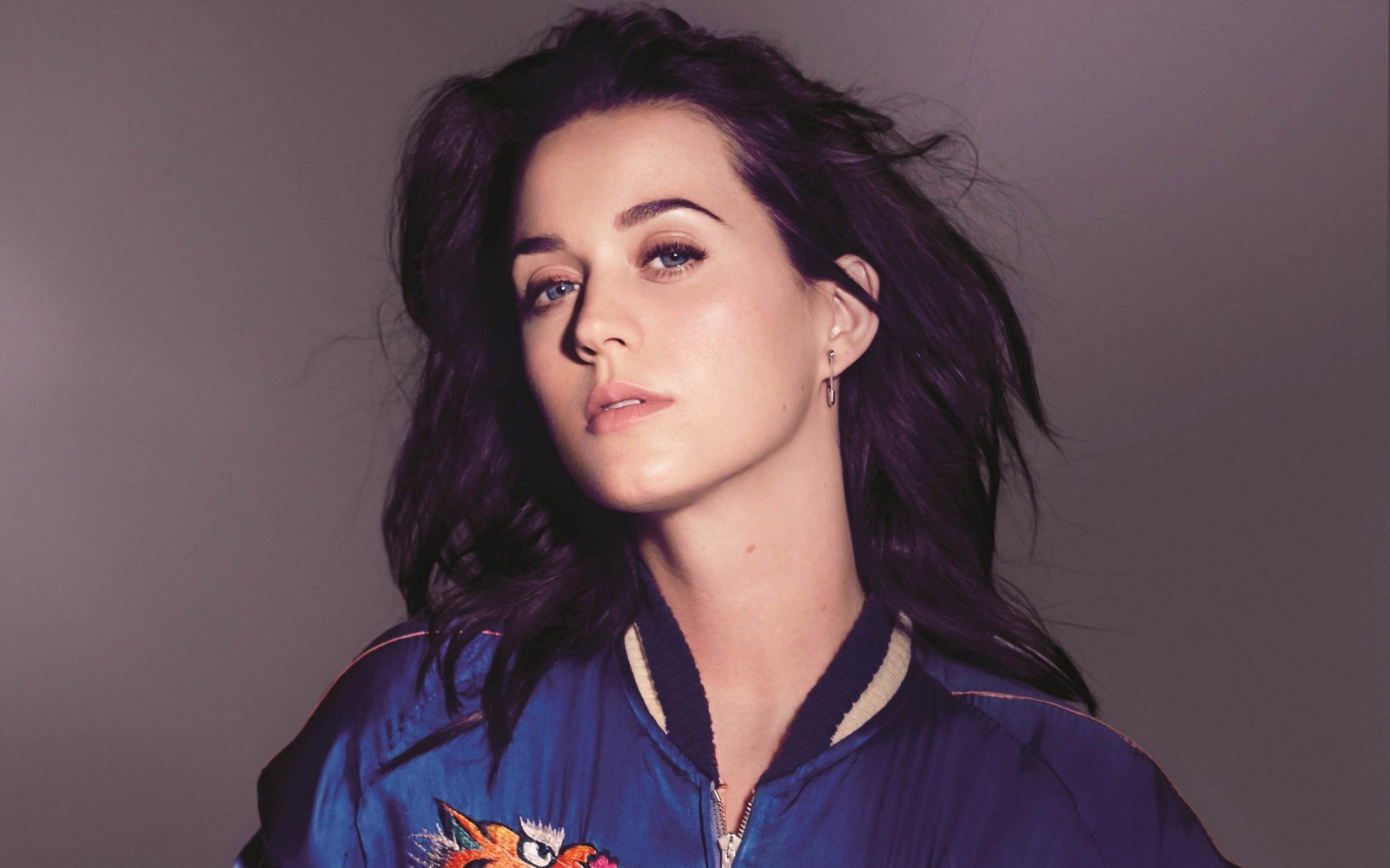 ansikt, kvinner, modell, portrett, enkel bakgrunn, langt hår, briller, fotografering, kjendis, sanger, blå, svart hår, mote, hår, Person, Katy Perry, hode, sang, farge, pike, skjønnhet, smil, øye, kvinne, dame, frisyre, portrettfotografering, fotografering, brunt hår, ansiktsuttrykk, organ
