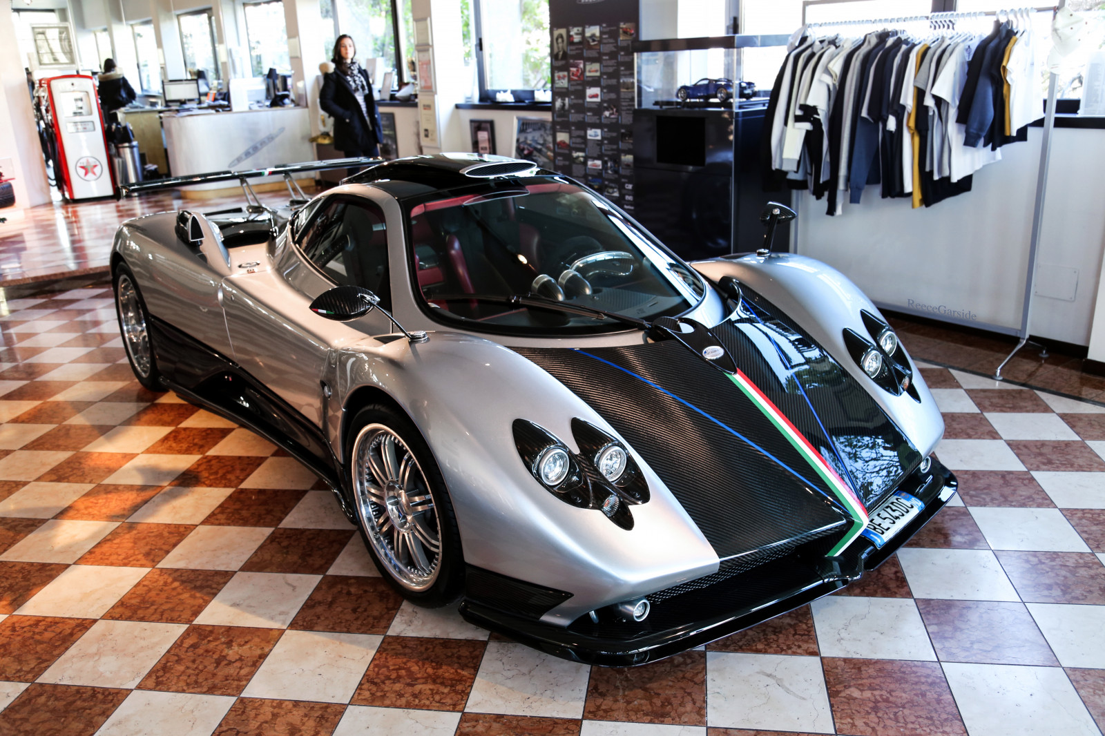 ulice, Itálie, auto, vozidlo, slunce, dějiny, Kánon, letní, sportovní auto, Pagani, Pagani Zonda, výkon auta, Hypercar, Zonda, italština, Bologna, Vzácný, kolo, okraj, 6d, canon6d, superauto, pozorovatel, Modena, Maranello, automobilového designu, automobilový exteriér, závodní auto, motorové vozidlo, osobní luxusní automobil, střední velikost auta, auto show, Lanonna, Zondalanon, automotive wheel system