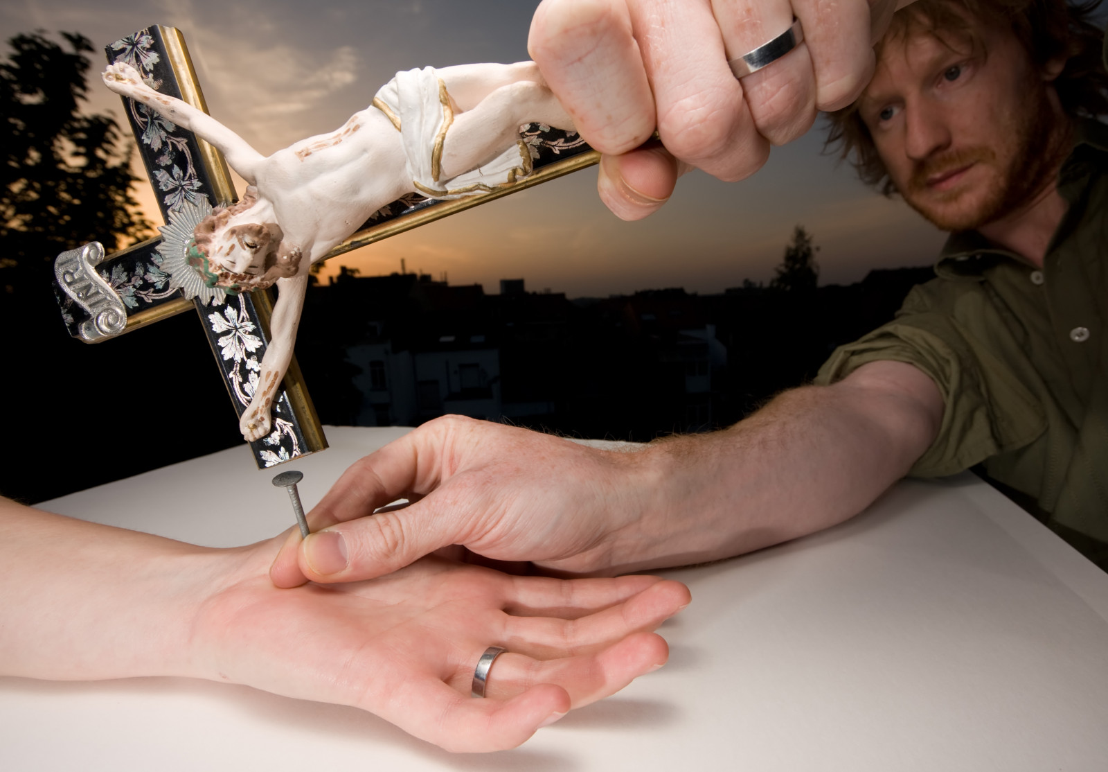 สยองขวัญ, อารมณ์ขัน, ค้อน, ศาสนา, ศิลปะ, พระอาทิตย์ขึ้น, มือ, เล็บ, นิ้ว, ขา, 365, ความรู้สึก, โครงการ 365, พระเยซูคริสต์, badtaste, การตรึงกางเขน, christus, onepictureperday, photodujour, onepictureaday, unephotoparjour, โครงการ 366, gillespinault, Akigilles, gillespinault366, akietgilles366