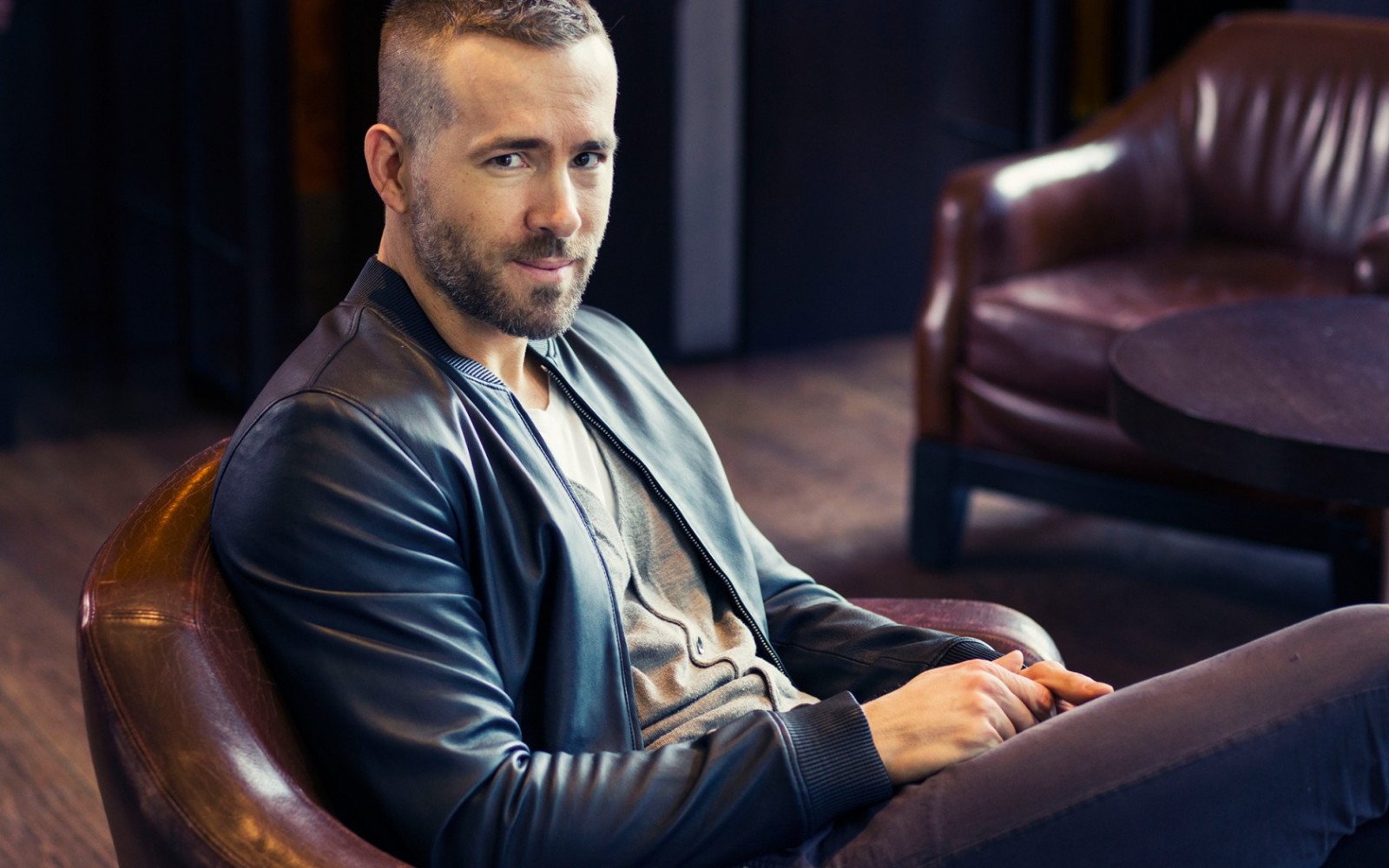 Wallpaper : sitting, actor, Person, Ryan Reynolds, man, style ...