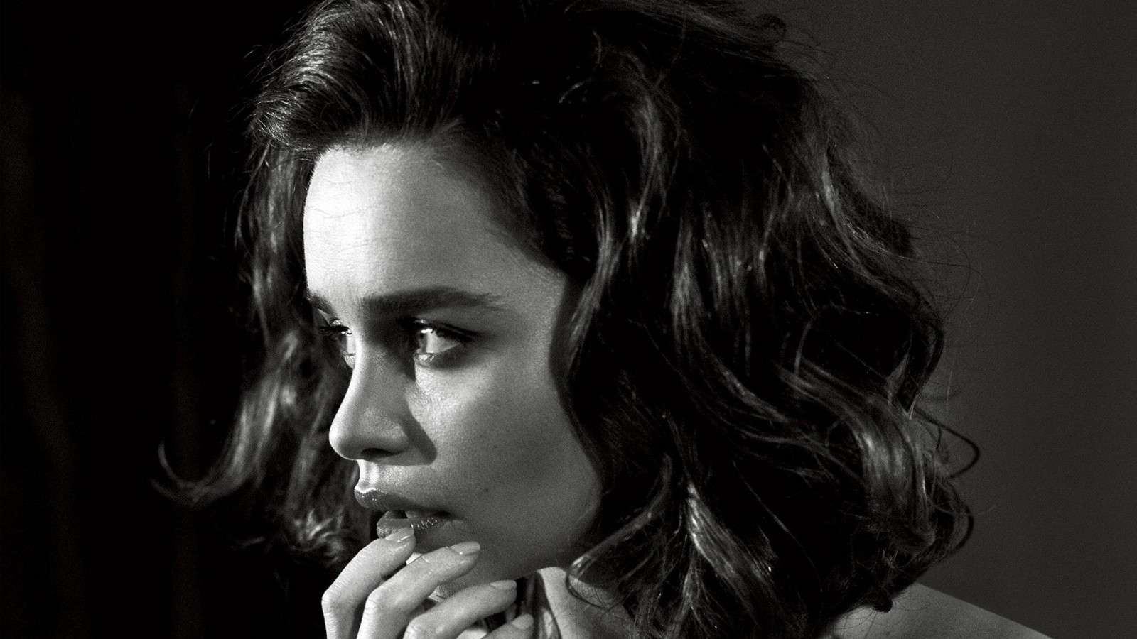 Gesicht, Weiß, schwarz, Frau, einfarbig, Modell-, Porträt, lange Haare, Fotografie, schwarzes Haar, Haar, Emilia Clarke, Nase, Kopf, Mädchen, Schönheit, Auge, Dame, Dunkelheit, Frisur, Schwarz und weiß, Monochrome fotografie, Portraitfotografie, Fotoshooting, Film Noir, braune Haare, Kunstmodell, Nahansicht