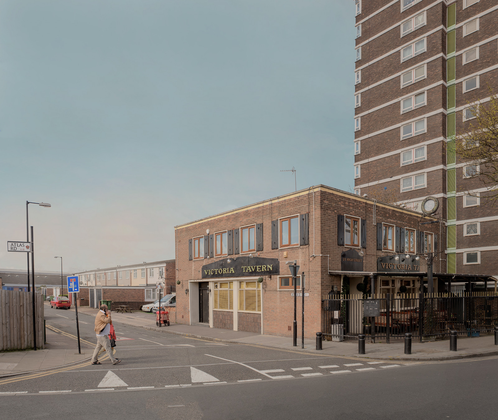 krajina, Londýn, město, ulice, panoráma města, architektura, budova, nebe, silnice, Dům, moderní, čas, město, Nikon, fotbal, telefon, znalost, hospoda, metropole, Veřejnost, přízemní, složený, občanský, revoluce, infrastruktura, Fotorealismus, opuštěnost, majetek, centrum, východní, Fotbal, pouliční život, umělec, Napájení, náměstí, byt, kondominium, D800, předměstí, archiv, towerblock, východní konec, dystopia, londonist, chrisdorleybrown, fasáda, pruh, bloky, urban area, Metropolitní oblast, sousedství, obytný prostor, panelový dům, demolice, smíšené využití, komerční budovy, truhlář, obecní, ředitelství firmy, Eastham, Kladiva, sociální klub, Plaistow, Westham, Newham, Claretblue