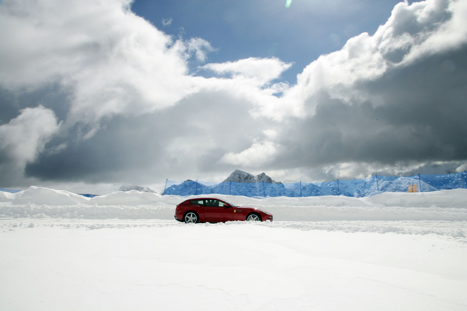 himmel, sne, vinter, Ferrari, Arctic, 2012, netcarshow, netcar, bil billeder, bil foto, FF, Sky, bjerg, vejr, sæson, piste, atmosfære af jord, bjergrige landskabsformer, geologisk fænomen, bjergkæde, vinter sport