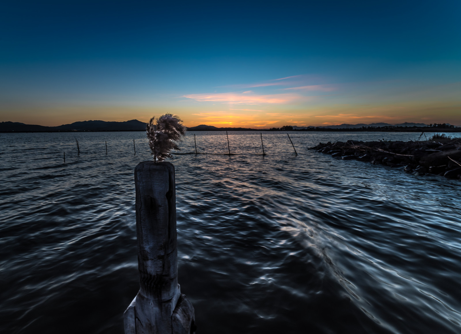 voda, odraz, moře, nebe, horizont, jezero, západ slunce, jezero, uklidnit, svítání, řeka, soumrak, oceán, pobřeží, ráno, atmosféra, svítání, večer, mrak, strom, krajina, nádrž, vlna, vstupní