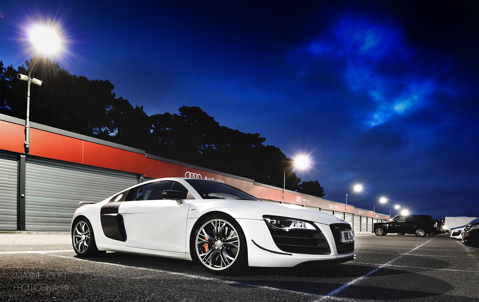 bílý, noc, auto, nebe, vozidlo, fotografování, modrý, Nikon, audi, sportovní auto, pneumatika, Řídit, Audi R8, kupé, výkon auta, 12, výstřel, LE, GT, r8, F4, NIKKOR, kolo, auto, okraj, superauto, rychle, mans, 24, worldcars, Coches, drahý, Maxime, Jouet, počítač tapeta, pozemní vozidla, automobilového designu, automobilový exteriér, koncept vozu, luxusní vůz, rodinný vůz, kompaktní vůz, motorové vozidlo, automotive pneumatiky, osobní luxusní automobil, výkonné auto, městské auto, auto part, kola z lehkých slitin, automotive Lighting, automotive wheel system, audi le mans quattro