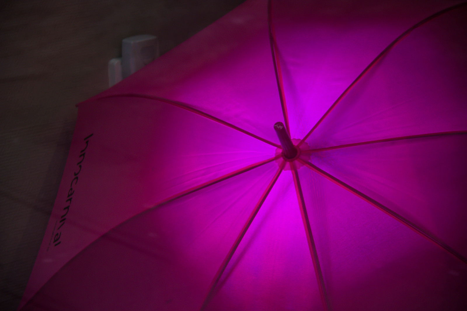 slunečnímu záření, Červené, nachový, deštník, symetrie, trojúhelník, kruh, růžový, purpurová, světlo, barva, Lund, tvar, hvězda, čára, okvětní lístek, Klíčenky, rosa, innocarnival, módní doplněk