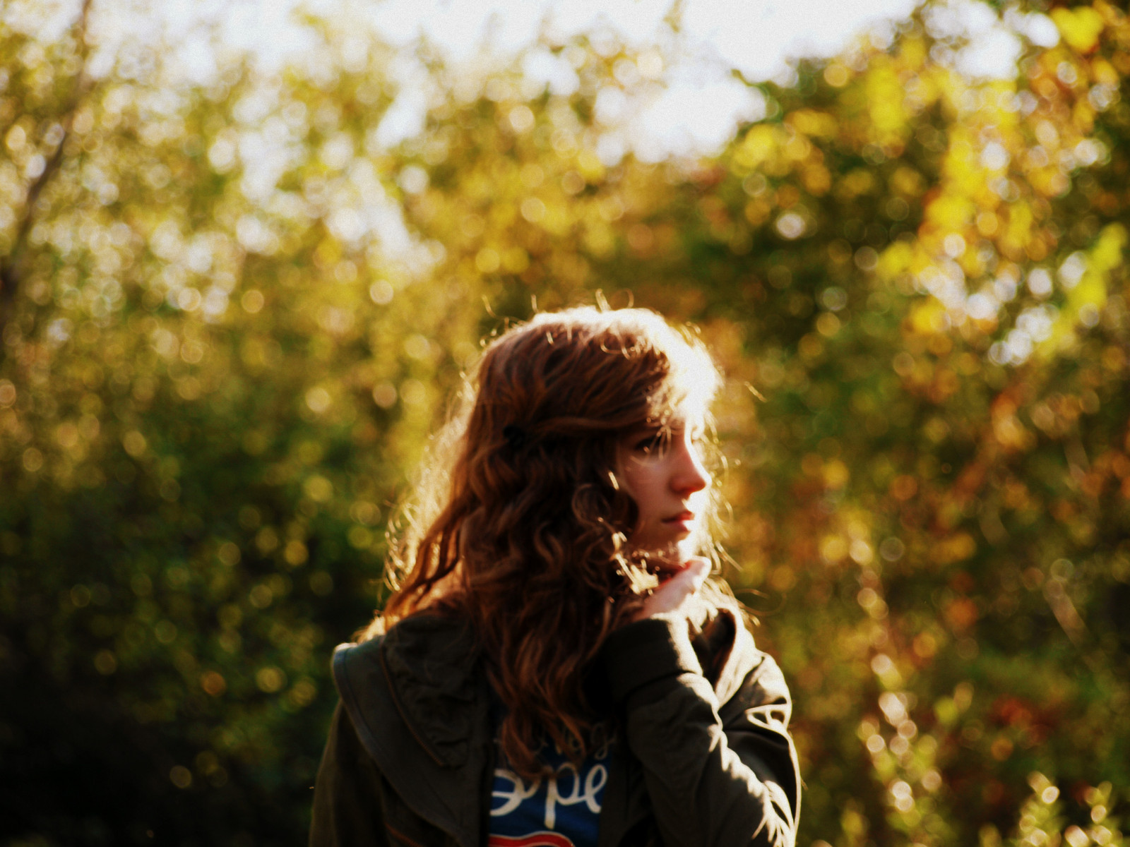 slunečnímu záření, les, podzim, portrét, blondýnka, fotografování, žlutý, vlasy, bokeh, jaro, Olympus, Soustředit se, světlo, strom, podzim, list, květ, rostlina, dívka, sezóna, autoportrét, portrétní fotografie, helloimjulia, evolte520