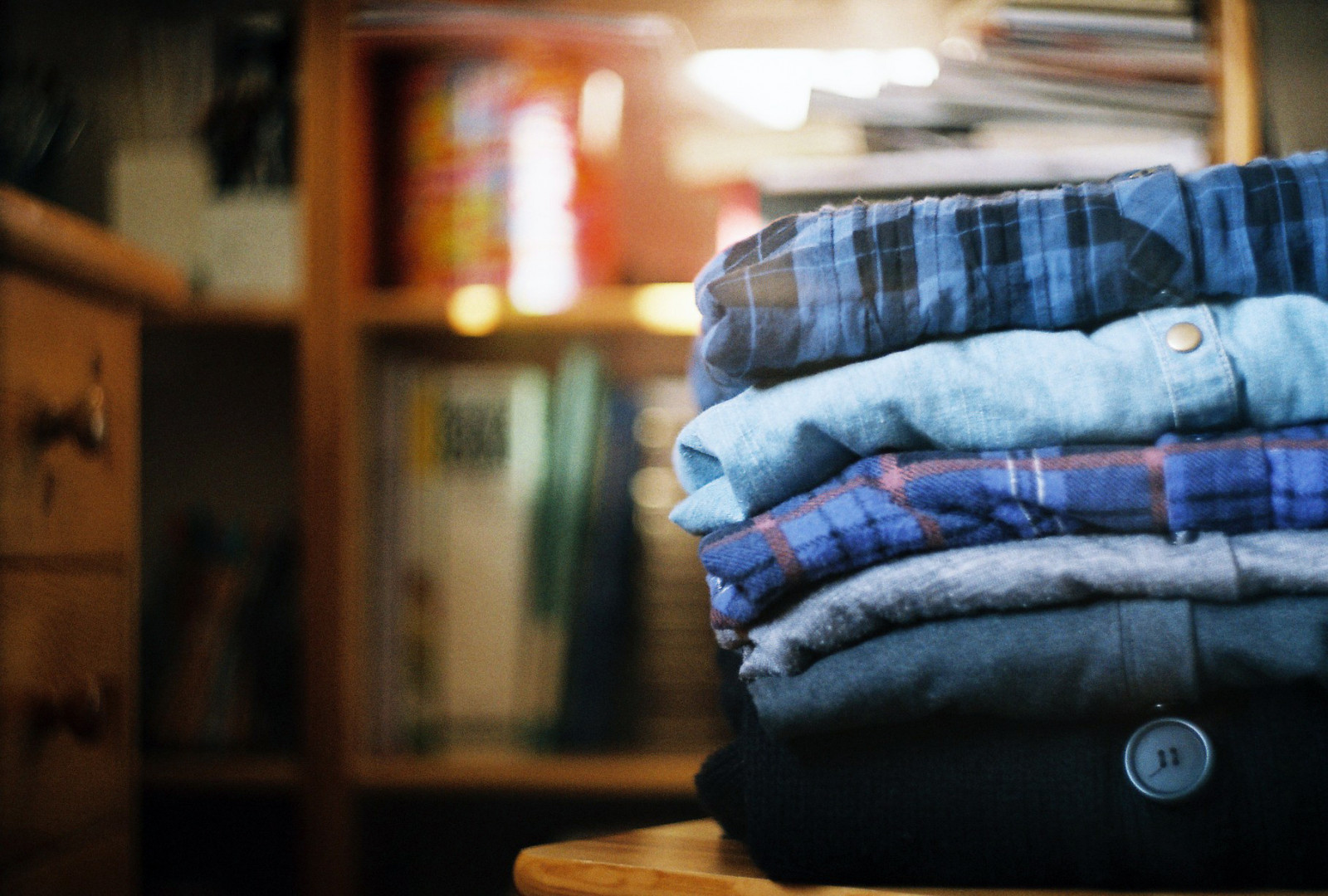 film, analogový, 35MM, Estonsko, bokeh, tlačítka, knihy, police, košile, zenit, přehoz, vesty, Eesti, zenitet