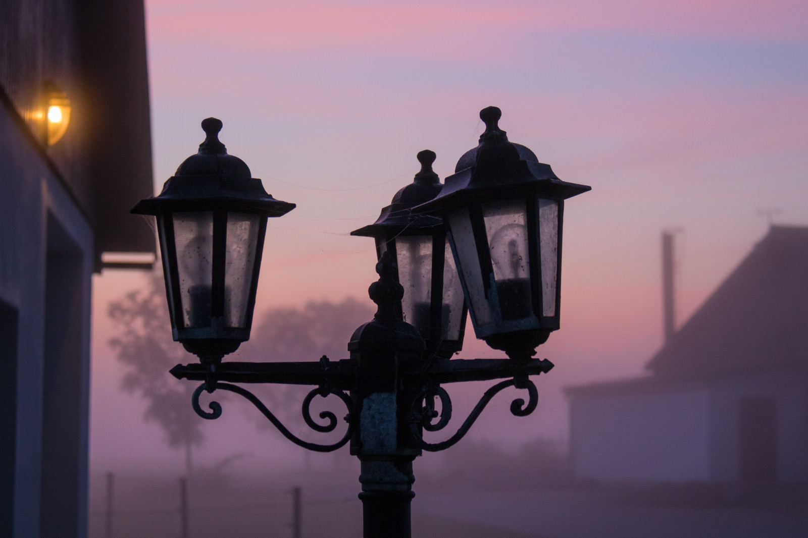 krajina, pouliční osvětlení, západ slunce, nebe, silueta, svítání, večer, ráno, mlha, světlo, barva, mlha, osvětlení, dimma, venkov, landsbygd, soluppg ng, s dersl tt, landskap, exif modelu canoneos760d, geocountry, Kamera aby kánon, geocity, Model fotoaparátu canoneos760d, geostate, geolocation, EXIF čočka efs18200mmf3556is, exif aby kánon, exif focallength 50mm, EXIF otvor 50, exif isospeed 640, tma, svítidlo