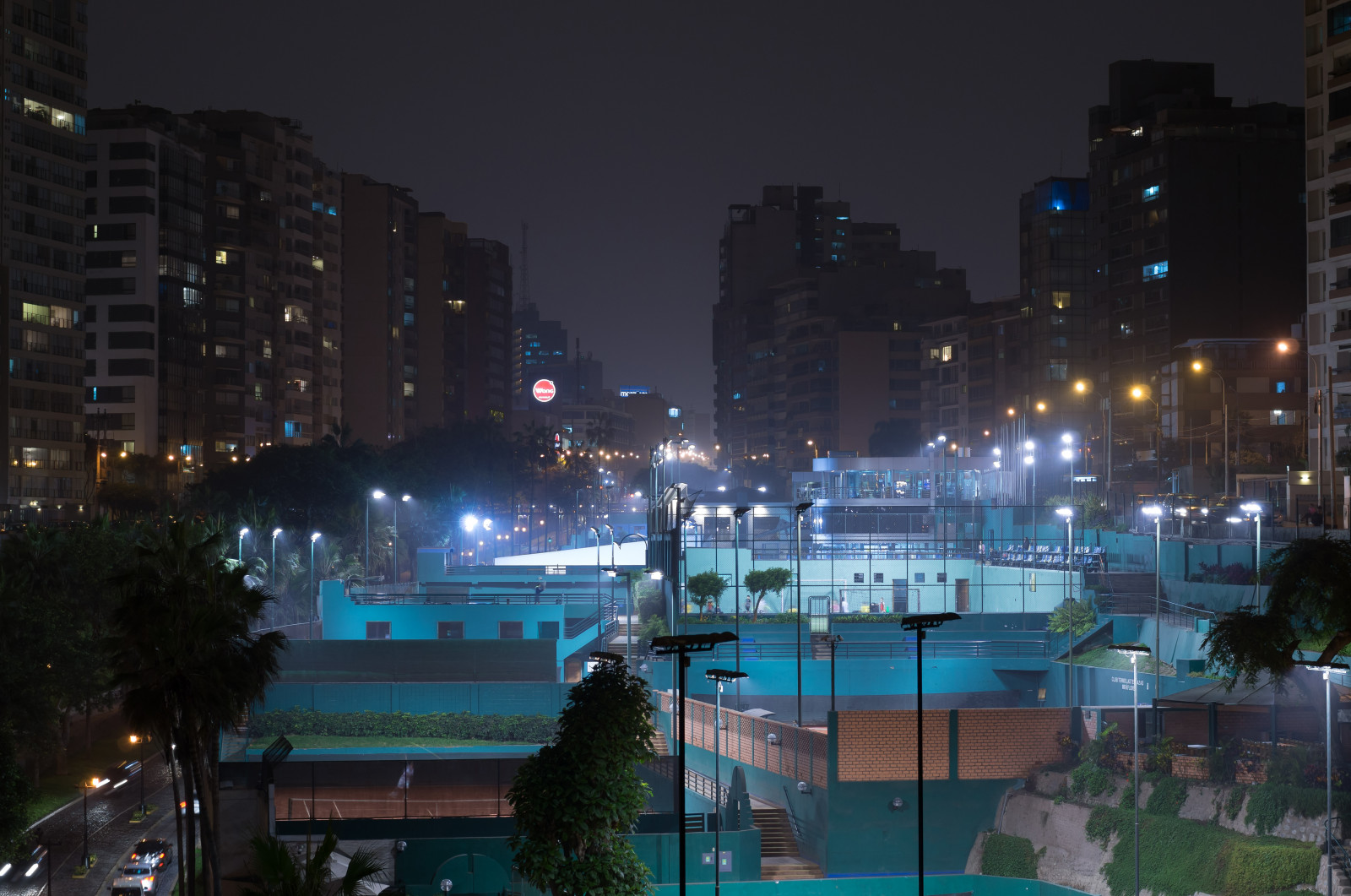 lima, Peru, klub, tenis, Lasterrazas, Miraflores, 35, angulonormal, sonysal50f14, sonyslta58, Sony, fotodeautor, fotosdeautor, fotograf adeautor, authorsphotograph, artdino, dinobokeh, sRGB, granplanogeneral, Klubtennislasterrazasmiraflores, Klubtennislasterrazas, krajina, paisaje, streetphotography, adobephotoshopcc2015, Wong, Cencosud, puntodefuga, bod zmizení