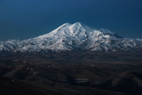 mountains,snowy peak,snow,clear sky