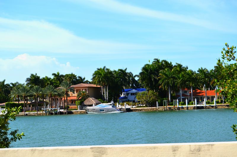 ทางน้ำ, น้ำ, รีสอร์ท, ทรัพย์สิน, ท้องฟ้า, การพักผ่อนหย่อนใจ