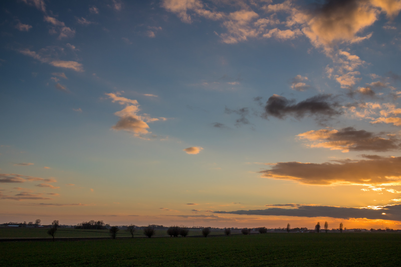 Sonnenlicht, Landschaft, Sonnenuntergang, Himmel, Feld, Sonnenaufgang, Abend, Morgen, Sonne, Horizont, Atmosphäre, Dämmerung, Wolke, Dämmerung, Wiese, Himmel, Solnedg ng, Sk ne, Landschaft, Geschmolzen, Landschaftlich, S dersl tt, Landkap, Ebene, Prärie, Nachglühen, Roter himmel am morgen, Meteorologisches Phänomen