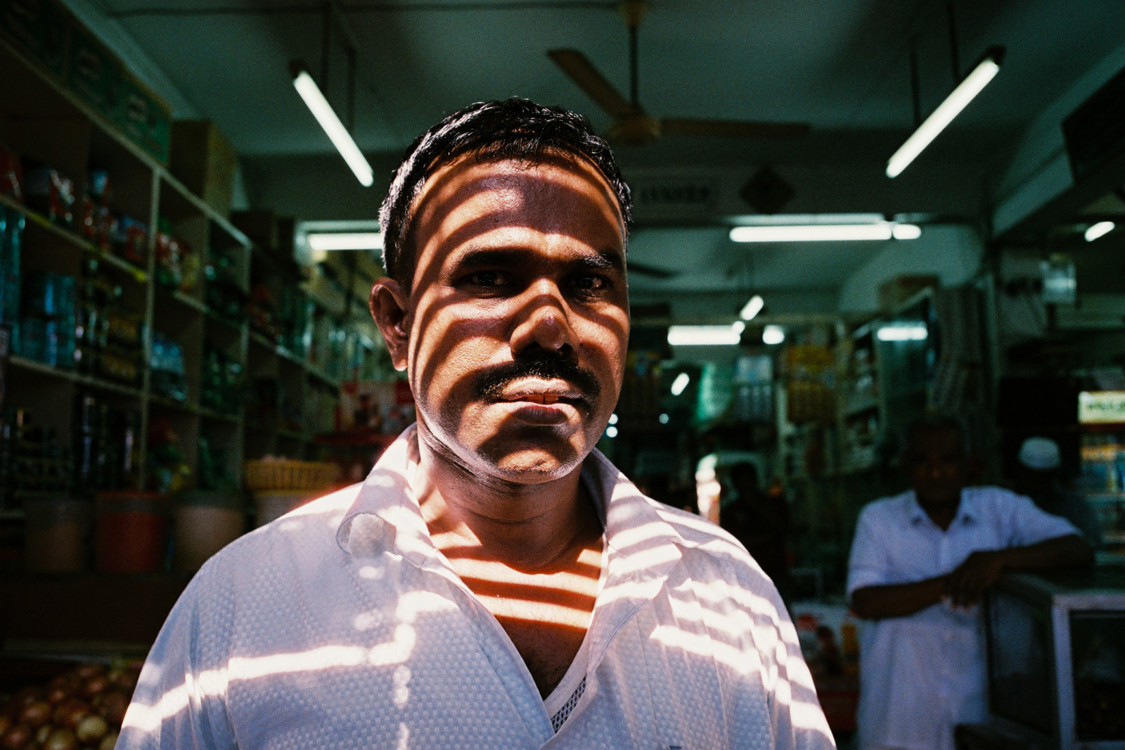 Porträt, Malaysia, Spaß, Menschlich, Film, Strassenfotografie, Filmfotografie, Porträts, Professional, Streetportrait, Kuala Lumpur, Agfa, Gesichtsbehaarung, Agfavista400, Chowkit, Nikon28ti, Streetportraitphotographie