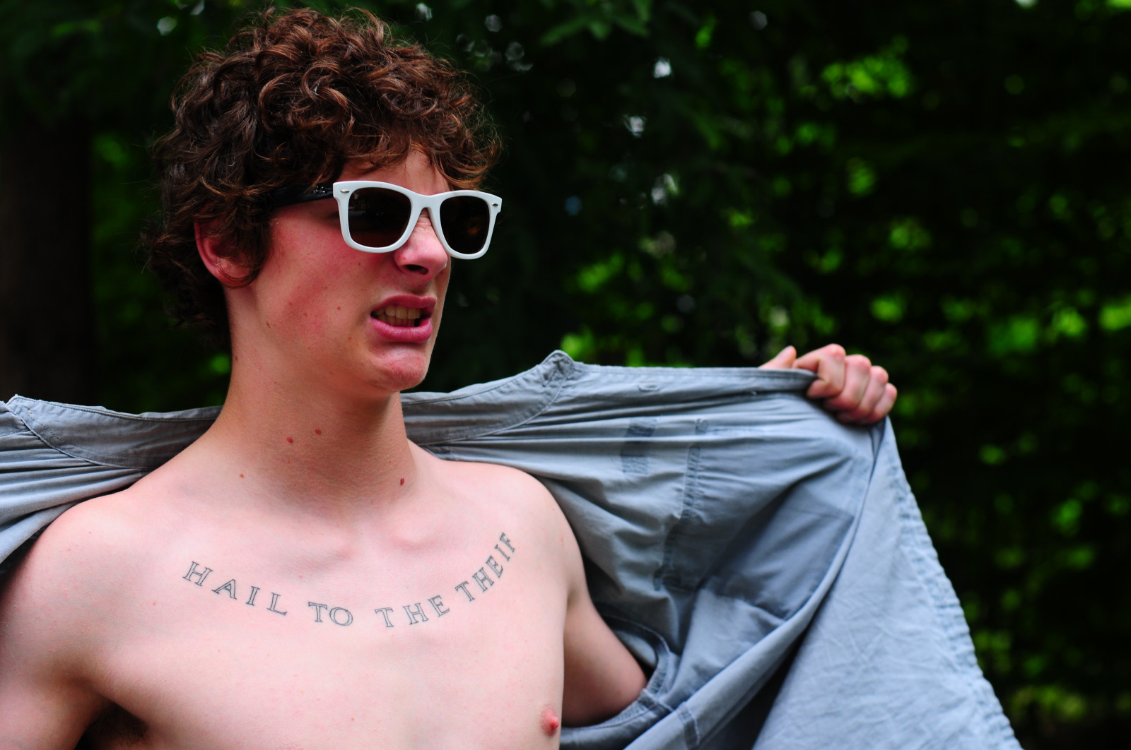 portrét, noc, sluneční brýle, brýle, tetování, Zloděj, černé vlasy, Bangkok, chybně, kon, Radiohead, trh, chladný, dívka, usměj se, ruka, zábava, člověk, špatný, cameron, sval, krk, kroupy, album, kus, hruď, vision care, kufr, brýlí, barechestedness, health beauty