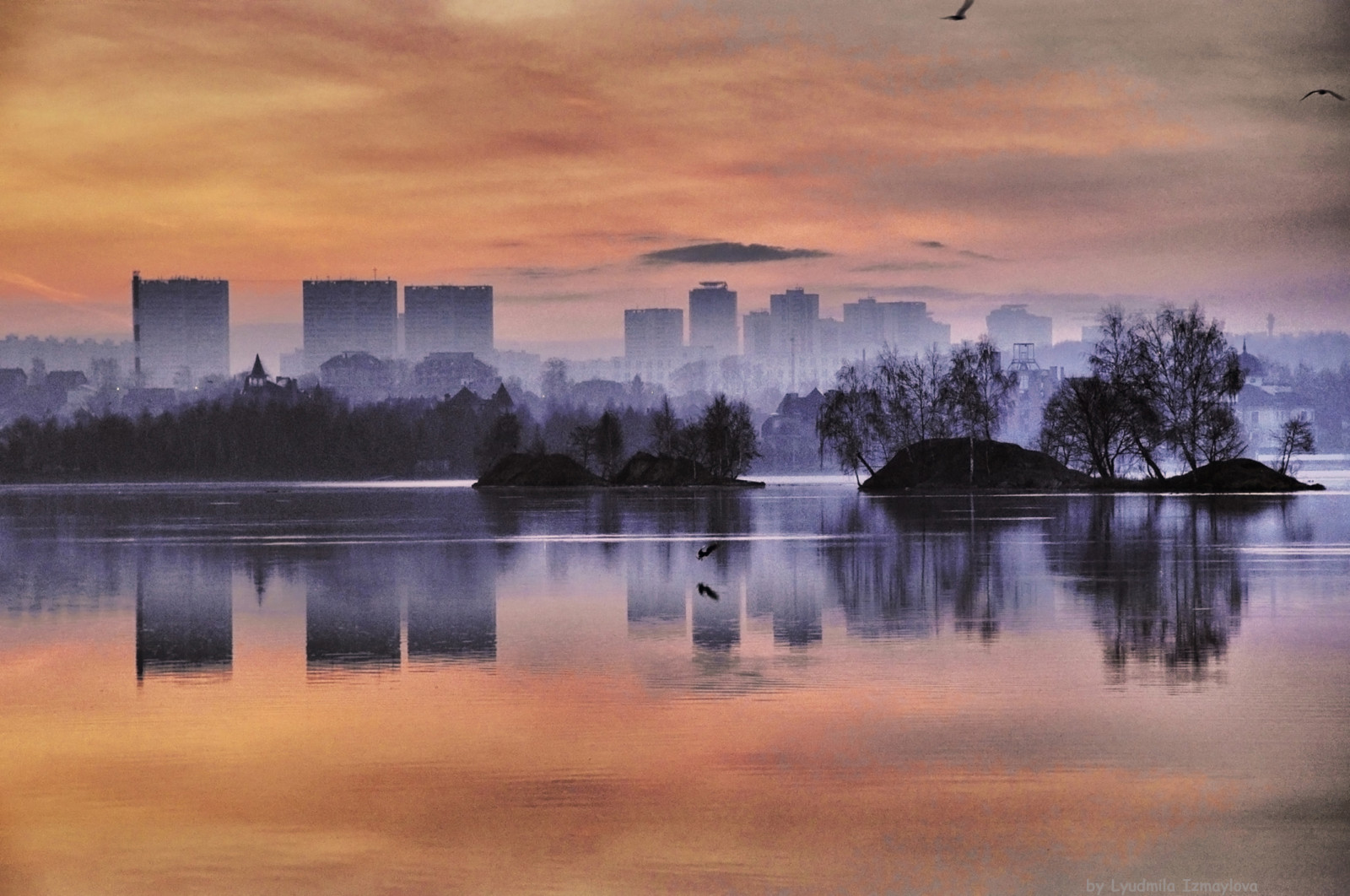 sollys, landskab, solnedgang, bybilledet, sø, vand, natur, afspejling, himmel, solopgang, skyline, aften, morgen, tåge, flod, horisont, atmosfære, ø, Rusland, skumring, lys, Sky, tåge, vejr, daggry, bølge, atmosfærisk fænomen, Krasnogorsk