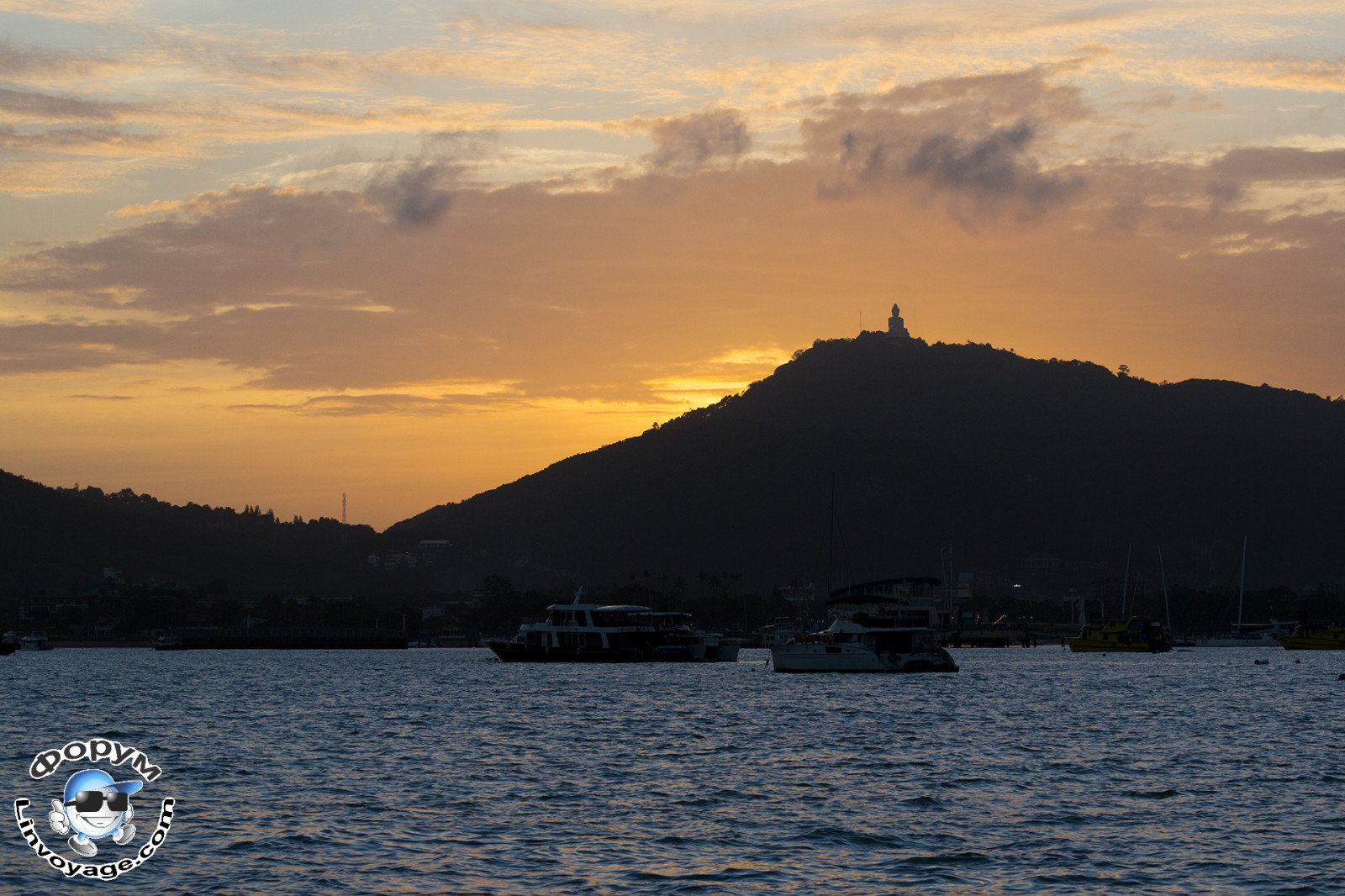 slunečnímu záření, krajina, lidé, bílý, loď, loď, starý, temný, západ slunce, moře, záliv, noc, kopec, jezero, voda, Příroda, Červené, odraz, nebe, park, stín, vozidlo, mraky, pláž, Dům, svítání, žlutý, modrý, večer, ráno, řeka, slunce, oranžový, horizont, letní, soumrak, jachta, Thajsko, Buddha, rodina, Soumrak, katamarán, UMĚNÍ, světlo, země, mrak, zlatý, hora, svítání, venkovní, phuket, andaman, Budda, jezero, odlesk