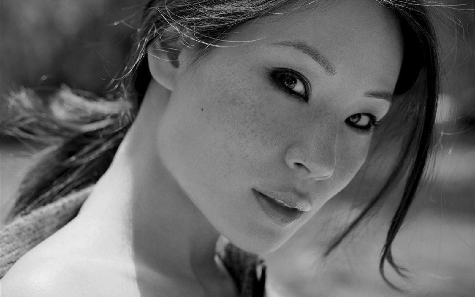 tvář, bílý, Černá, ženy, černobílý, model, portrét, fotografování, osobnost, herečka, nos, emoce, Osoba, kůže, hlava, Lucy Liu, dívka, krása, usměj se, oko, žena, fotografie, Černý a bílý, monochromatické fotografování, portrétní fotografie, focení, mimika, orgán, zblízka